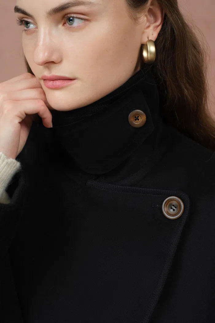 Chique Black Cropped Blazer